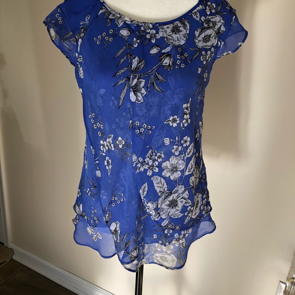 Short Sleeve Ruffled Blouse - Picture 2 of 7